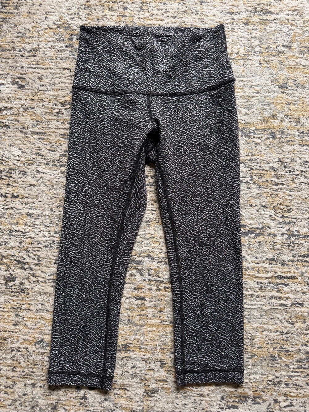 Lululemon 3/4 Leggings size 6